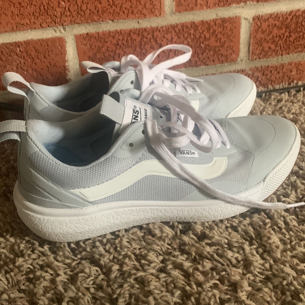 LIKE NEW Vans UltraRange Sneakers - light gray